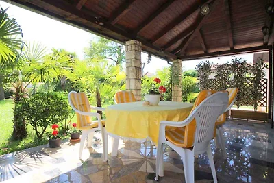 Bungalow mit schönem Garten und Klimaanlage