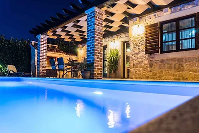 Ferienhaus mit Grillterrasse und Pool