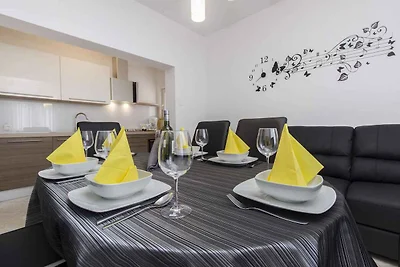 Ferienwohnung mit Terrasse und Pool