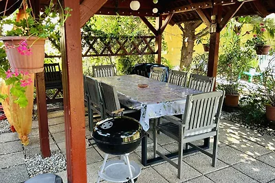 Ferienwohnung mit Grill und Gartenpavilion