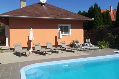 Ferienhaus mit Pool und Internet
