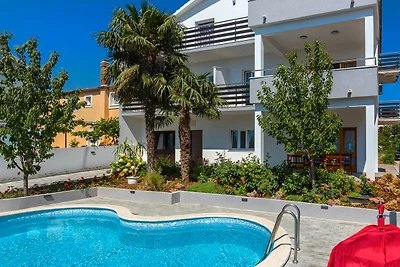 Ferienwohnung mit Balkon und Pool