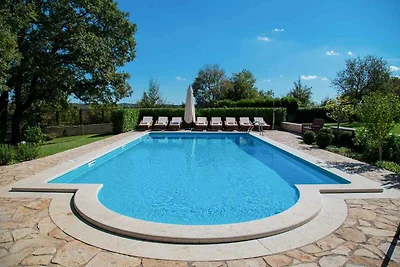 Villa mit Aussenpool