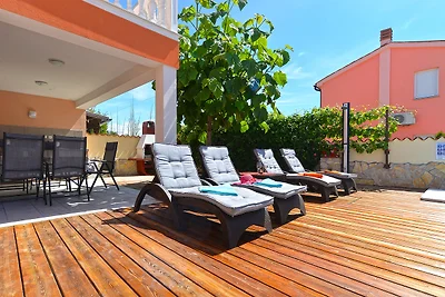 Ferienhaus mit Swimmingpool und Gartenküche