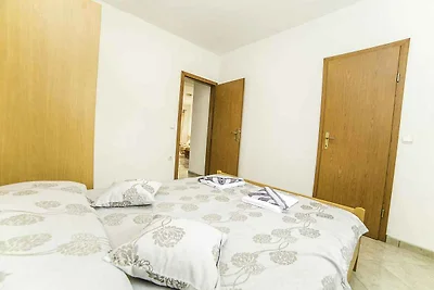 Ferienwohnung mit Klimaanlage und Pool