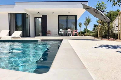 Ferienhaus mit Terrasse und Pool