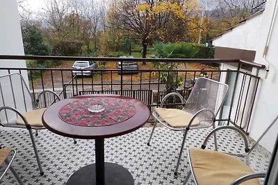 Ferienhaus mit Balkon und Klimaanlage