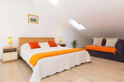 Studio mit Balkon und Klimaanlage
