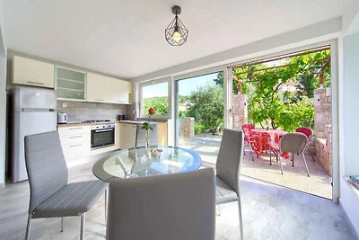 Ferienwohnung von Olivenbäumen umgeben