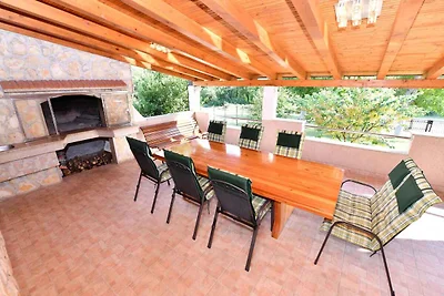 Villa mit Pool und Grillterrasse