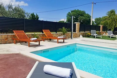 Ferienhaus mit Klimaanlage und Aussenpool