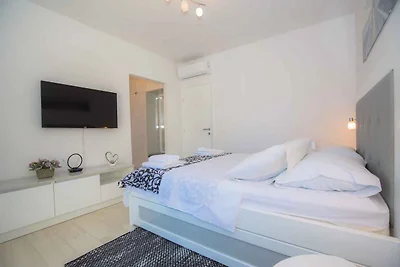Ferienwohnung mit Klimaanlage direkt an der