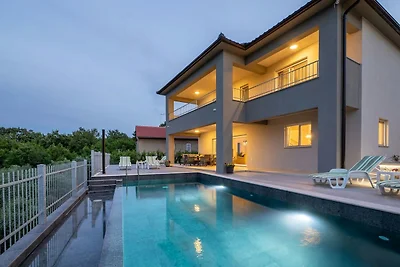 Villa Villa Petra (699084,235)