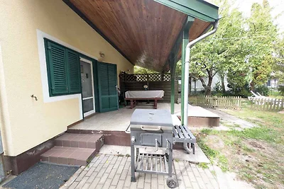 Ferienhaus mit 2 Terrassen und Pool in der Nä