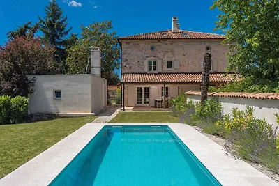 Villa mit Aussenpool
