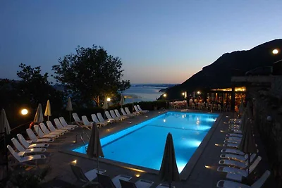 Ferienwohnung mit Seeblick und Pool