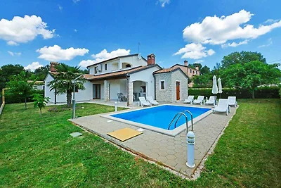 Villa mit Pool und Klimaanlage