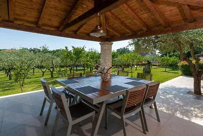 Villa mit beheiztem Pool, Whirlpool und Sauna