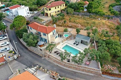 Villa mit Swimmingpool und Meerblick