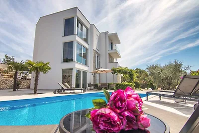 Ferienwohnung mit Pool und Klima