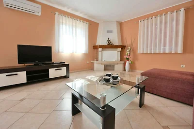 Villa mit Pool und Klimaanlage