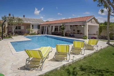 Ferienhaus mit Pool in der nähe vom Krka