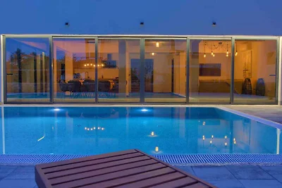 Villa nur 200 m vom Zentrum entfernt