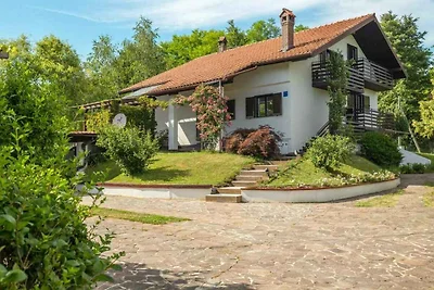Villa mit beheiztem Pool und Klimaanlage