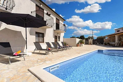 Ferienhaus mit Pool und Klimaanlage