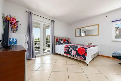 Ferienwohnung im zweiten Stock mit Meerblick