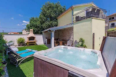 Ferienhaus mit Whirlpool und Grill