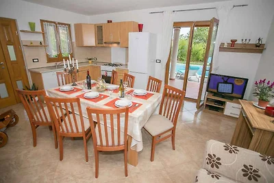 Villa mit Pool, Fitnessraum und Sauna für 8