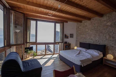 Studio rustikal eingerichtet, mit Blick auf S