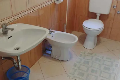 Ferienwohnung mit Terrasse, nur 30m vom Meer