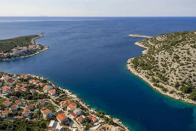 Komfortable Villa Marina mit privatem Pool un