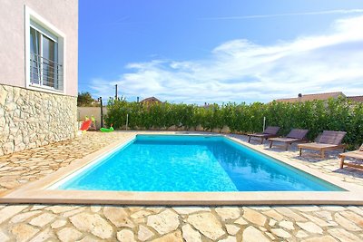 Villa mit Pool und Meerblick