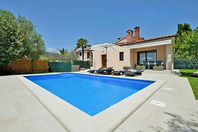 Ferienhaus mit Pool und Terrasse