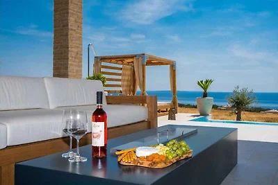 Villa mit Swimmingpool und Meerblick