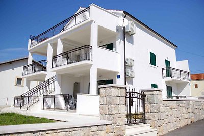 Ferienwohnung mit Klimaanlage und Balkon