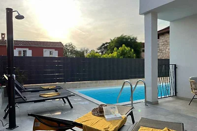 Villa mit Klimaanlage und Aussenpool