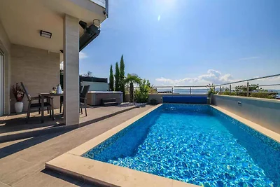 Ferienhaus mit Swimmingpool und Meerblick