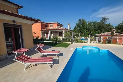 Villa mit Aussenpool