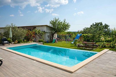 Ferienwohnung mit Pool und Spielplatz