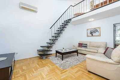 Modern eingerichtetes Apartment für vier Pers