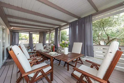 Ferienhaus mit Terrasse und Klimaanlage