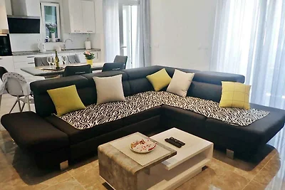 Ferienhaus mit Pool und Meerblick