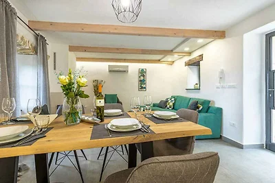 Renoviertes Steinhaus mit Whirlpool in