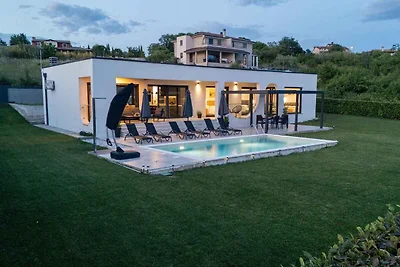 FerienHaus mit Swimmingpool und Meerblick