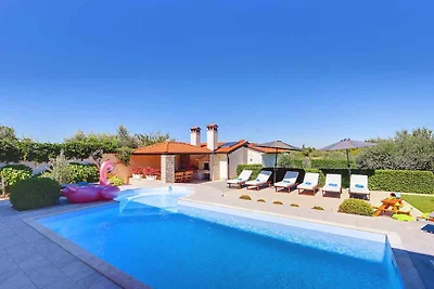 Villa mit Pool, Sauna und Jacuzzi