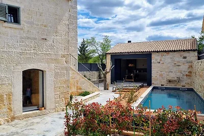 Villa mit Pool und Klima